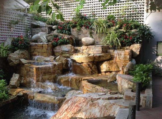 Tiểu cảnh thác nước mini đẹp mang thiên nhiên vào nhà - Phú Tài Đạt