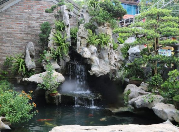 Mẫu hòn non bộ thác nước ấn tượng cho nhà ở và sân vườn