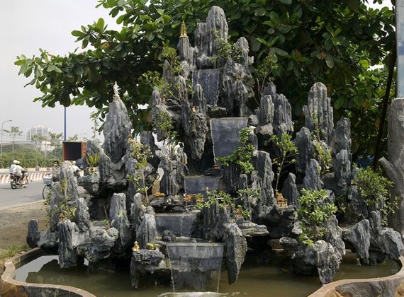 Hòn non bộ là gì? Những lưu ý khi thiết kế hòn non bộ