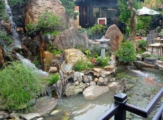 4 Yếu Tố Sống Còn Khi Thi Công Hòn Non Bộ Cho Quán Café: An Toàn và Bảo Trì Lên Ngôi